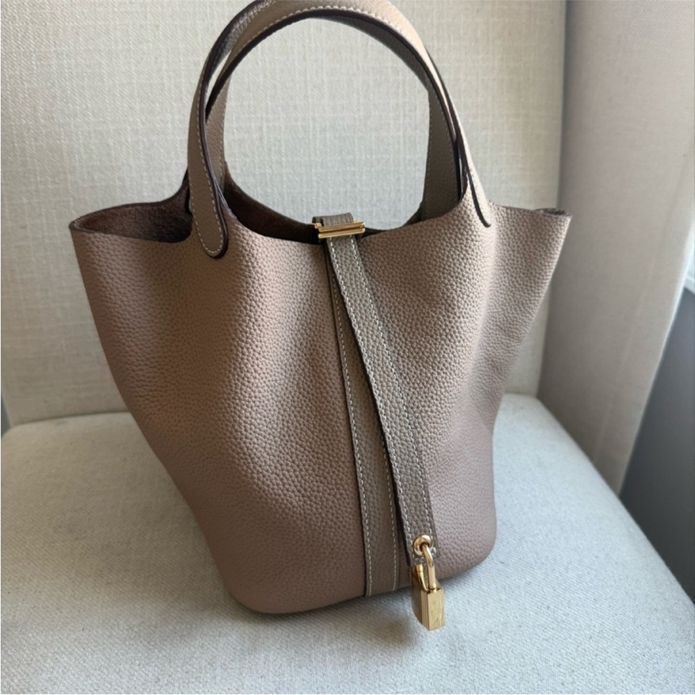 NEW | Women’s Leather Bucket Bag